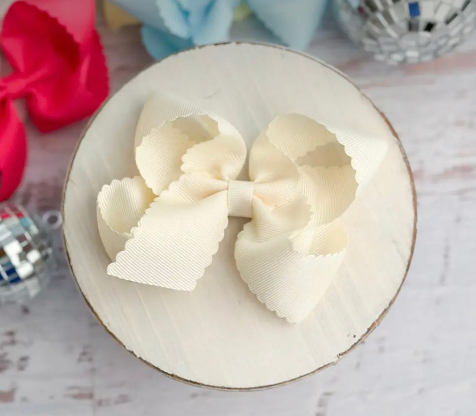 Classic Scallop bows - alligator clip 4.5in