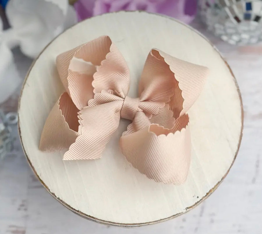 Classic Scallop bows - alligator clip 4.5in