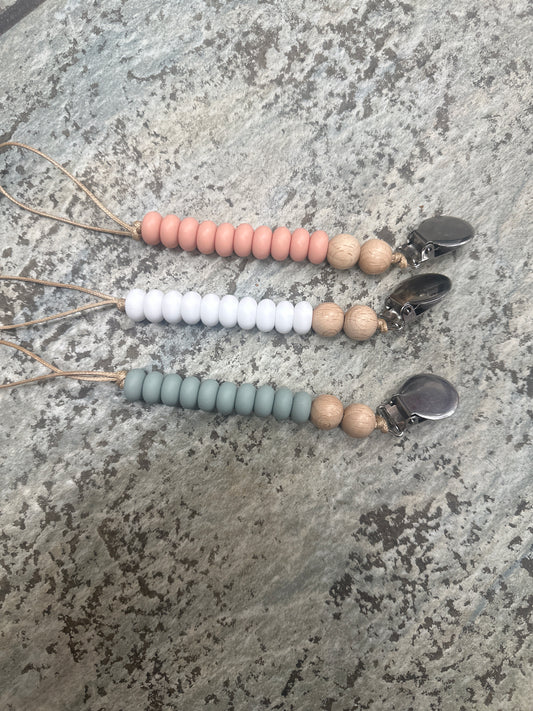 Pacifier clip