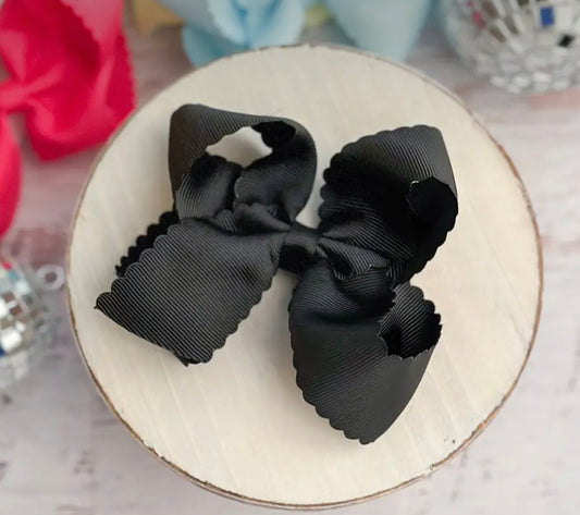 Classic Scallop bows - alligator clip 4.5in