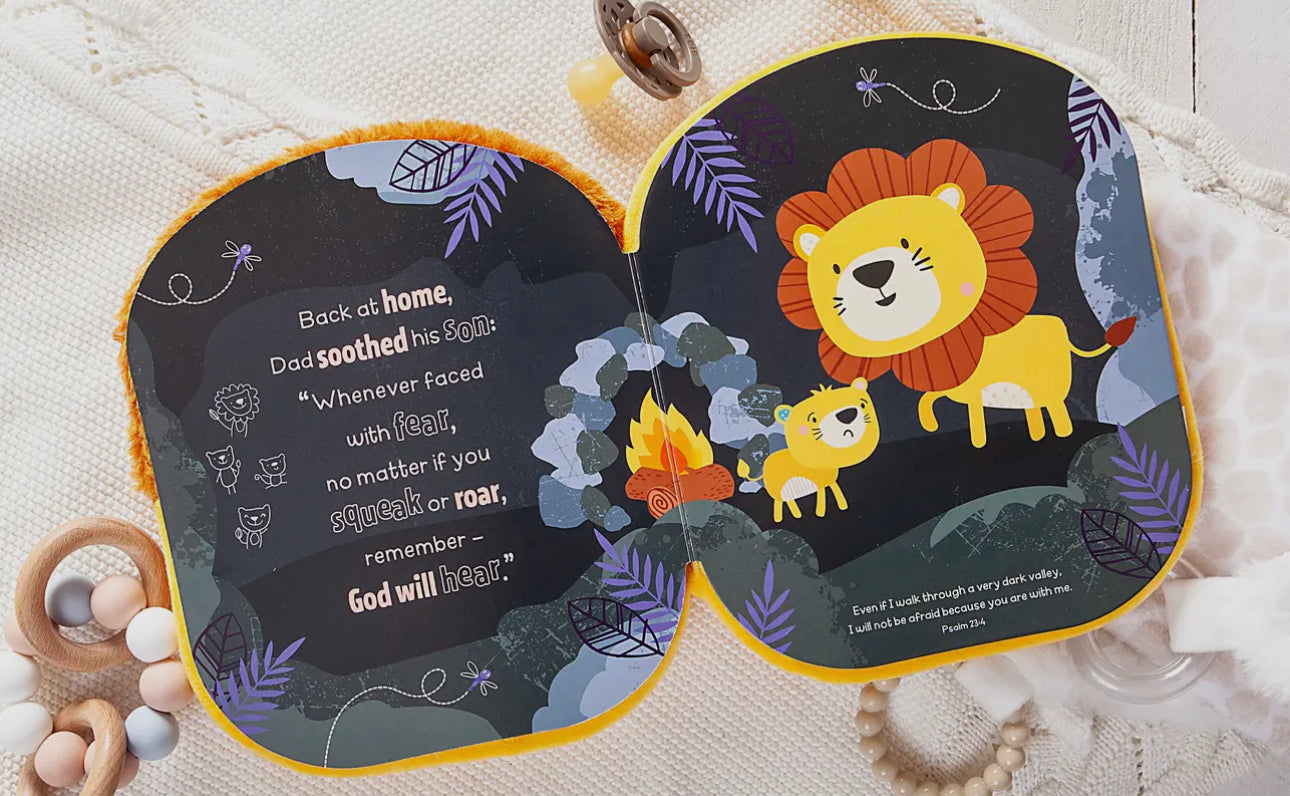 Squish & snuggle lion book
