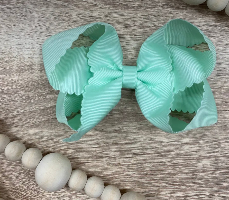 Classic Scallop bows - alligator clip 4.5in
