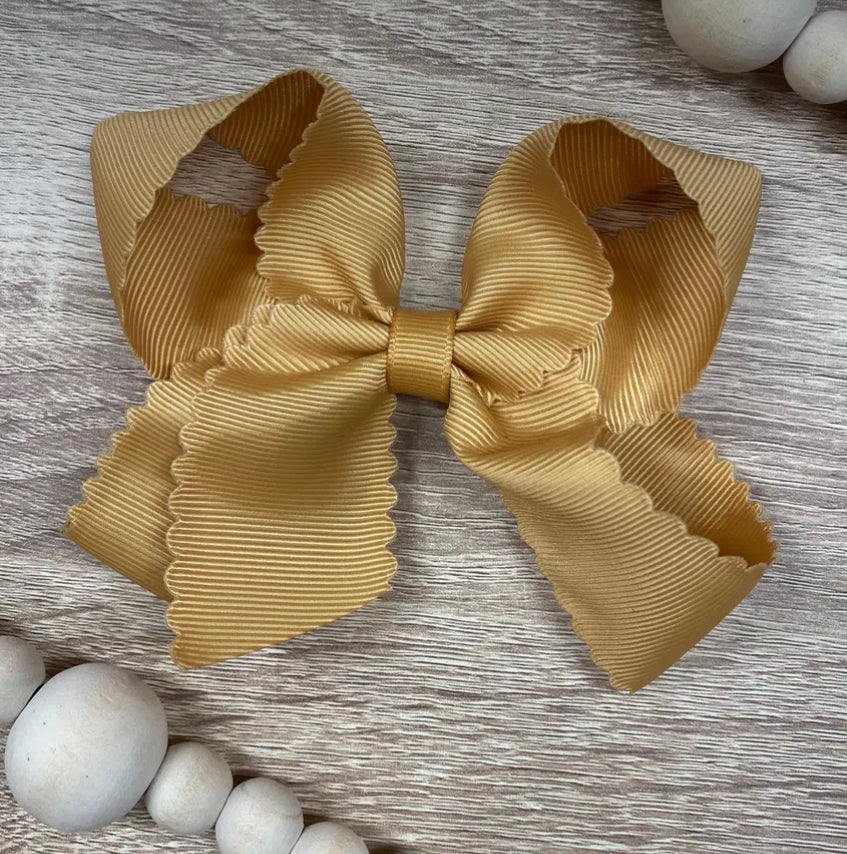 Classic Scallop bows - alligator clip 4.5in