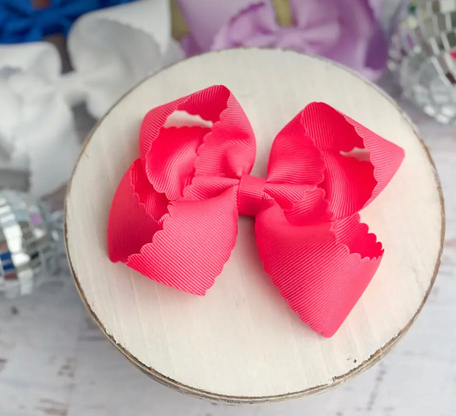 Classic Scallop bows - alligator clip 4.5in