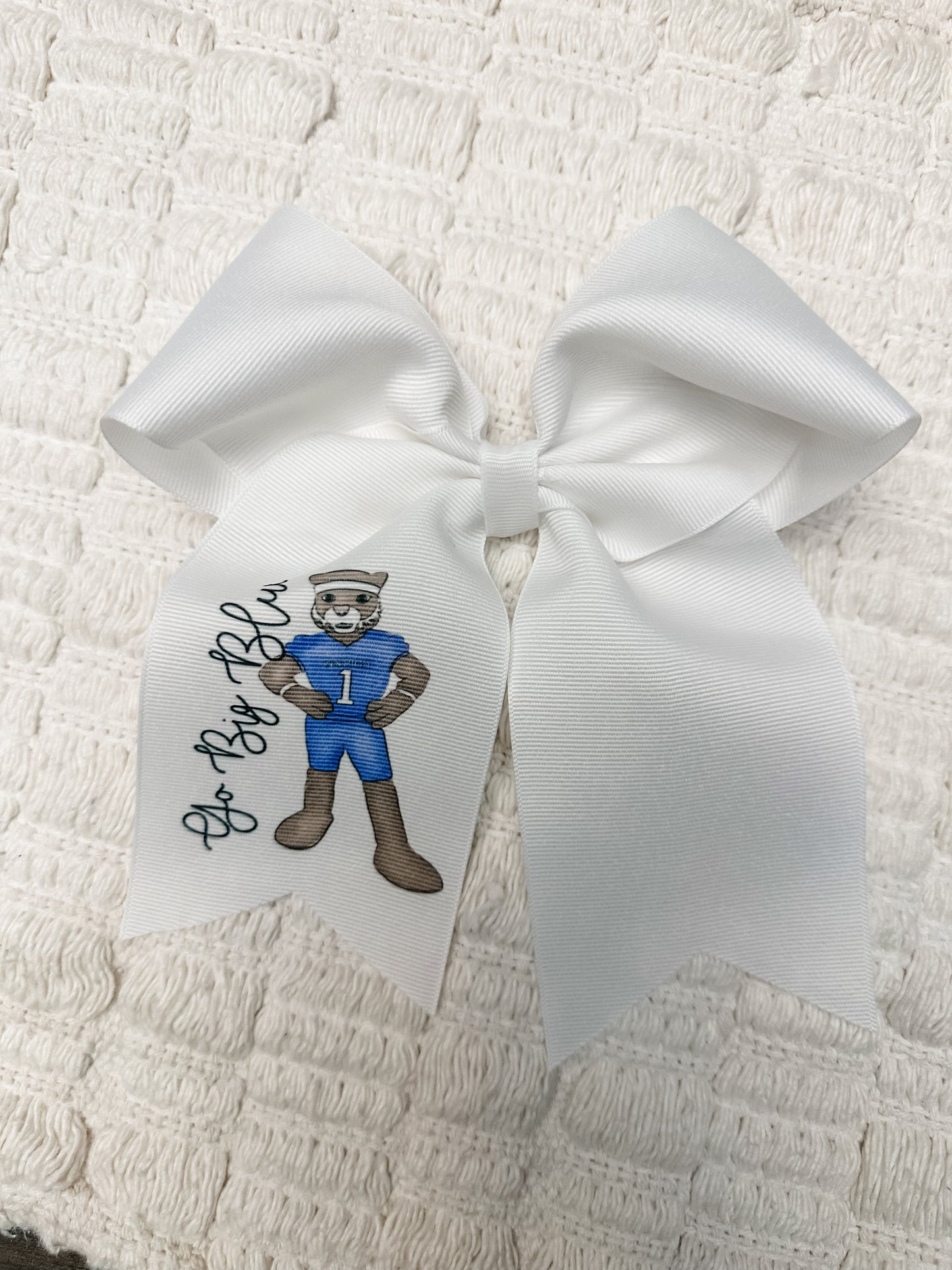 Team wear alligator clip bows