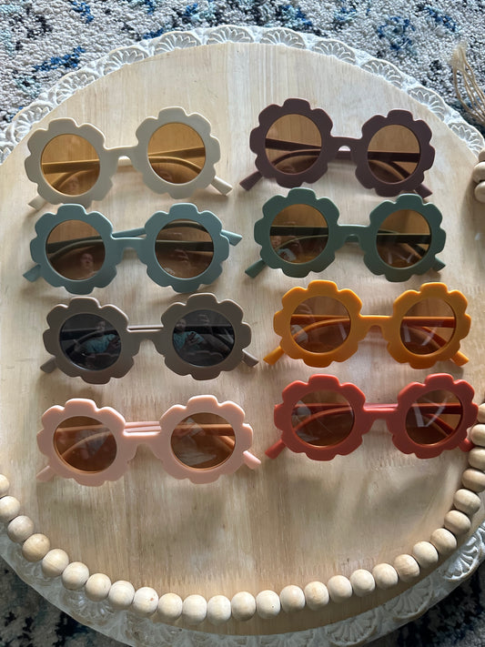 Scallop edge sunglasses