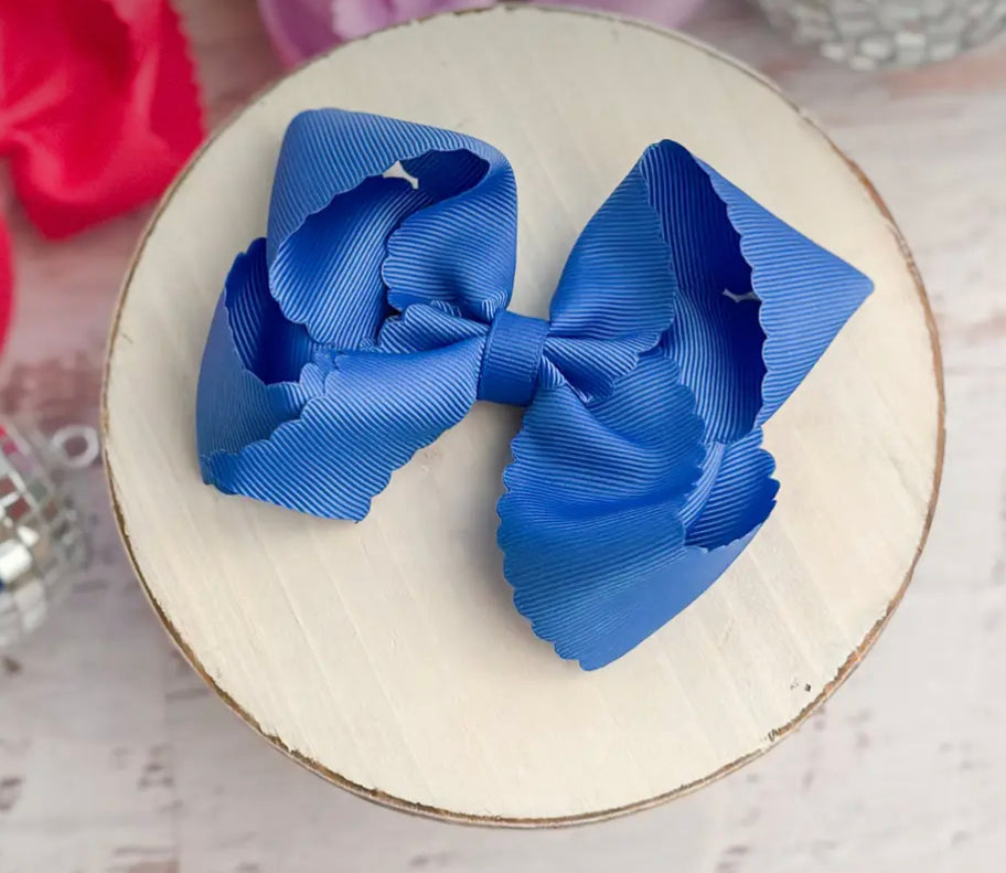 Classic Scallop bows - alligator clip 4.5in