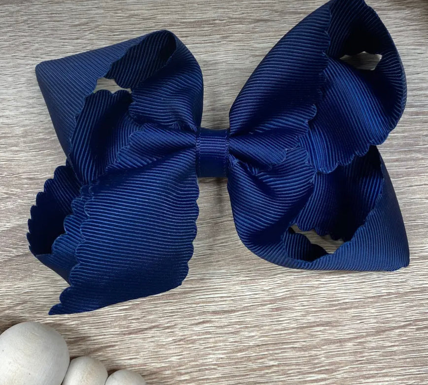 Classic Scallop bows - alligator clip 4.5in