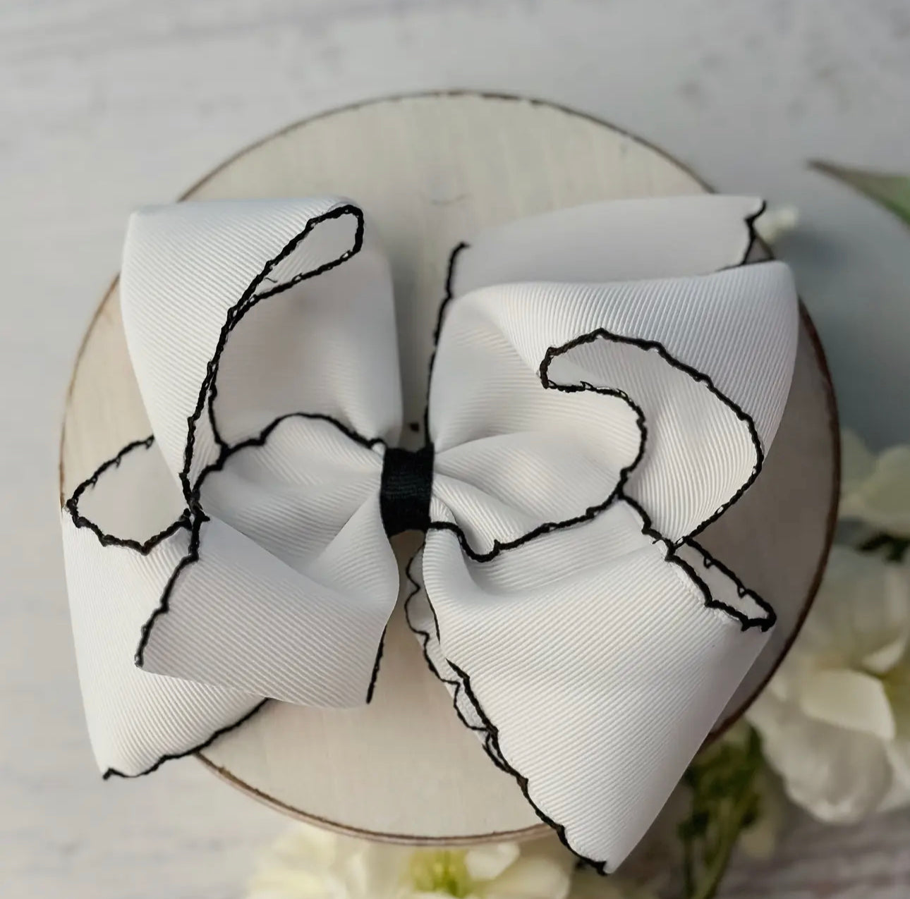 Moon stitch bow