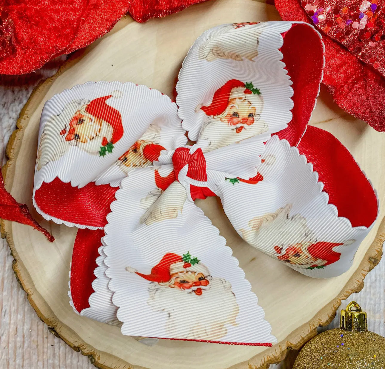 Scallop Santa bow