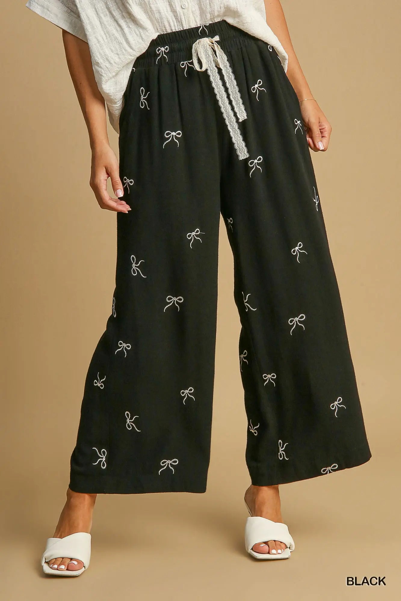 Bow embroidered linen pants- black