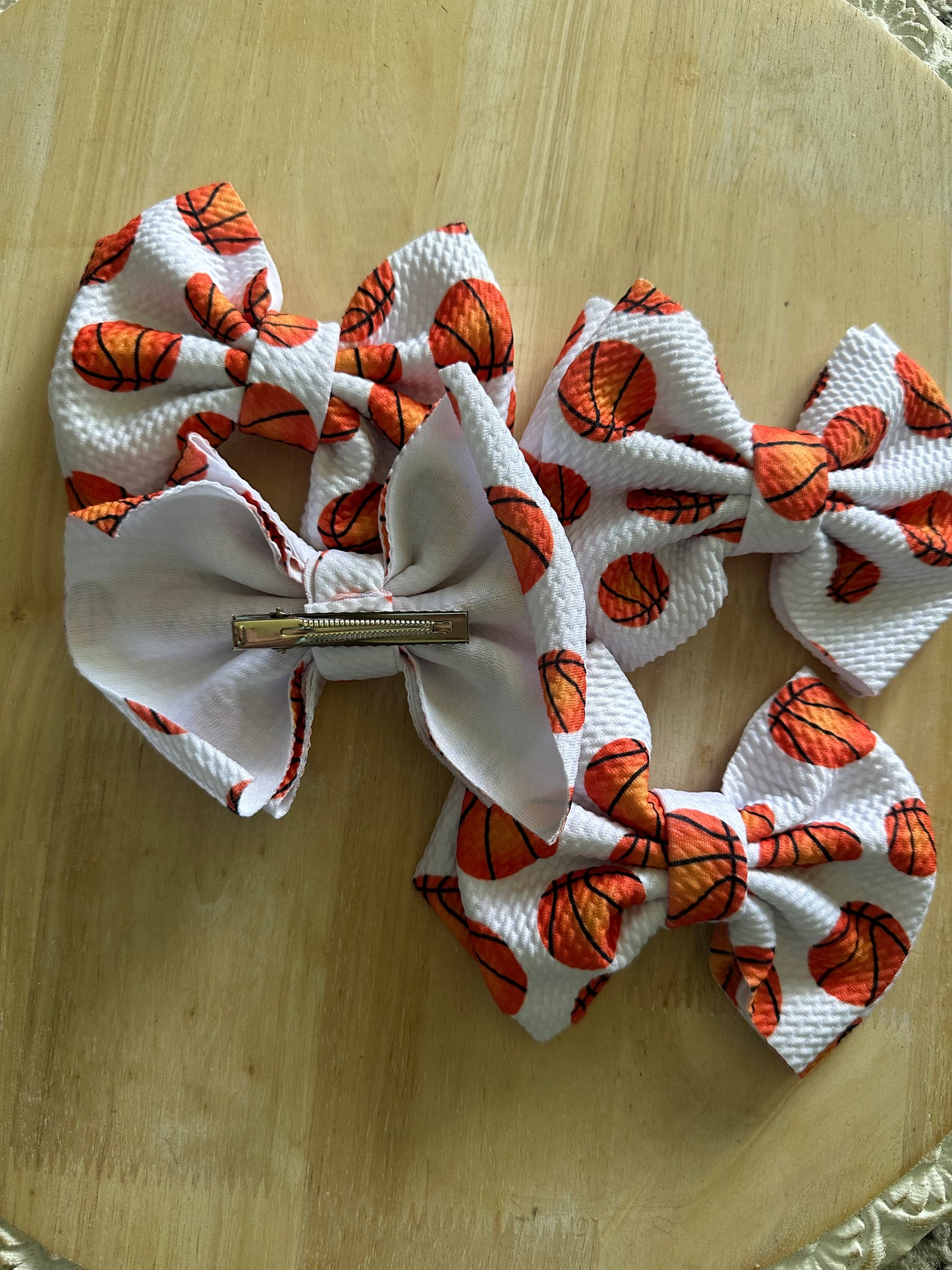 Basketball clip bow