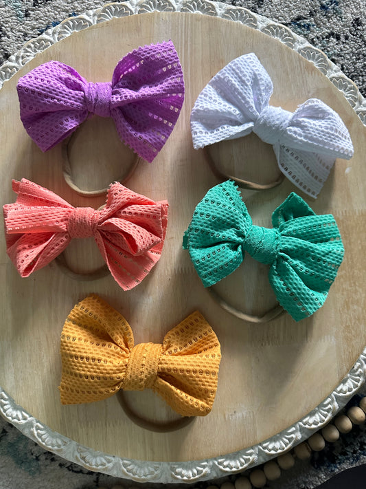 Medium nylon bows