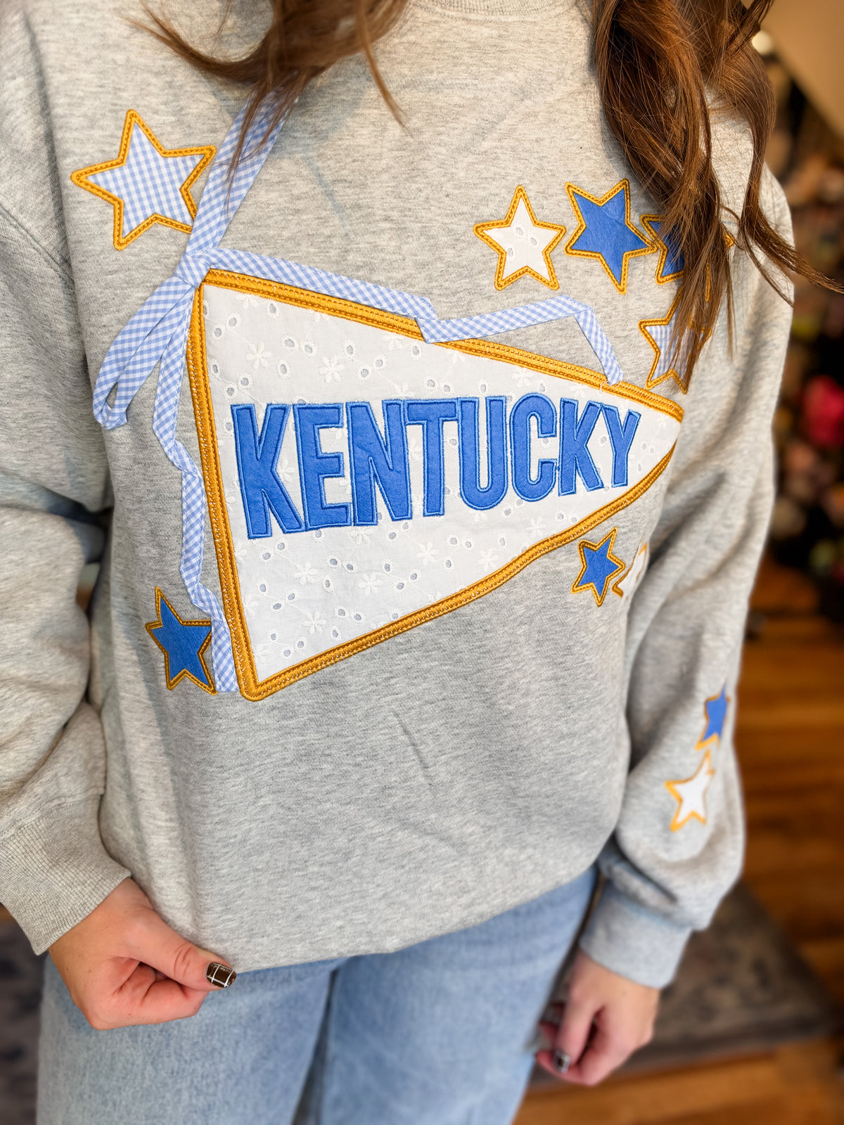 Kentucky flag star applique mock neck
