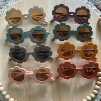 Scallop edge sunglasses