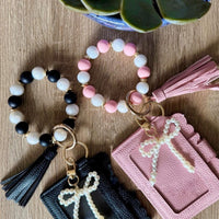 Bow wristlet
