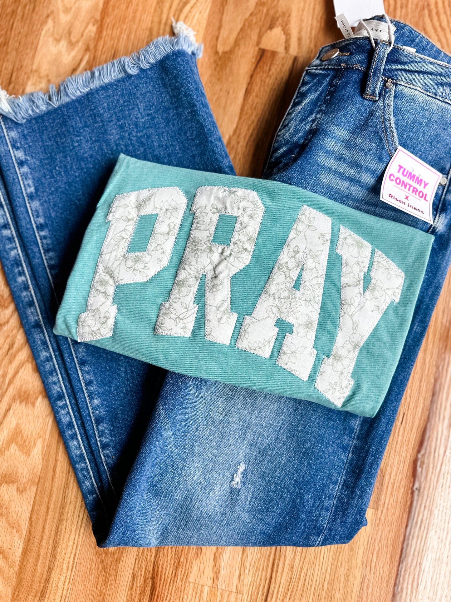 PRAY appliqué green tee