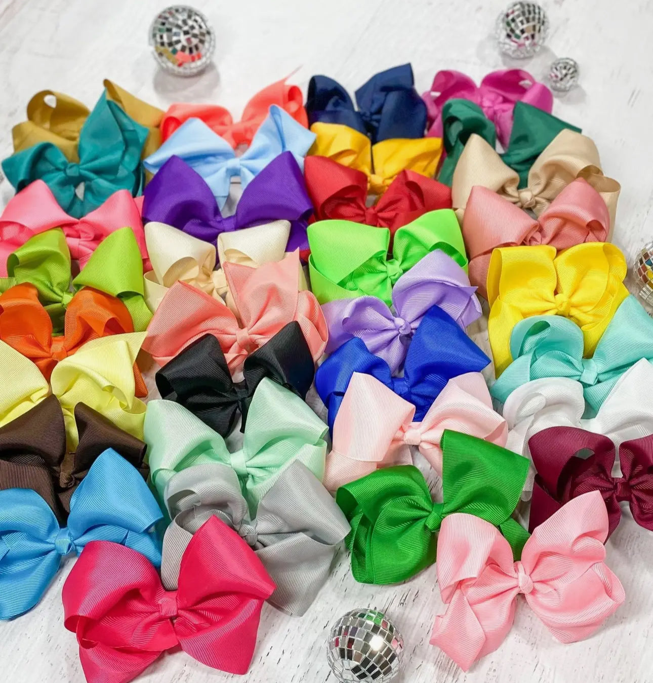 4.5 in alligator clip bow