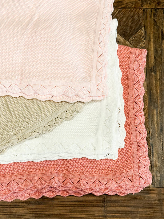 Scallop edge knit blanket