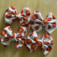 Basketball clip bow