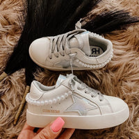 Boujee sneakers size 6