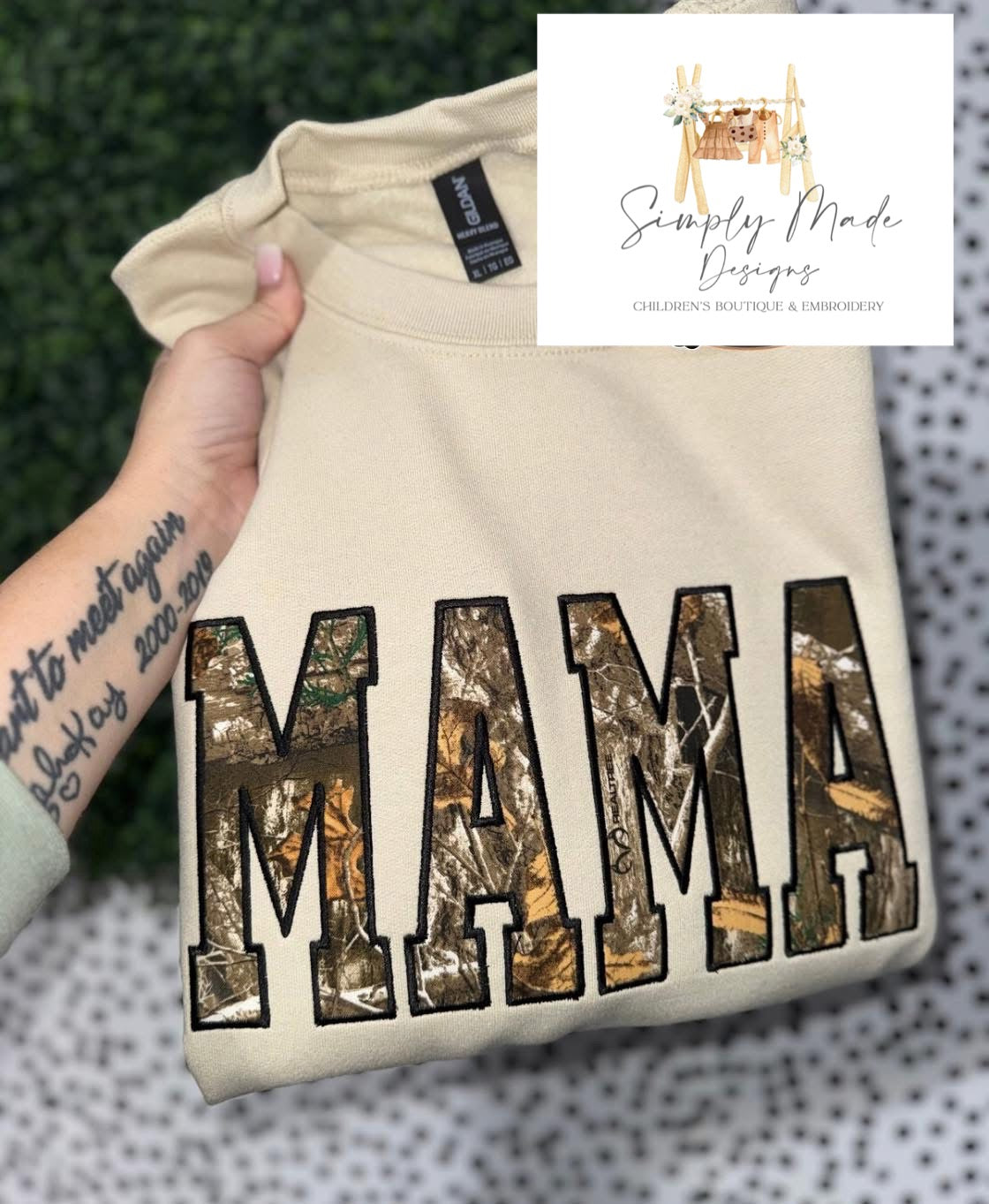 Camo MAMA appliqué sweatshirt